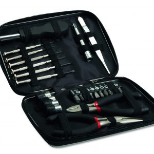 Jeu d'outils dans une boite